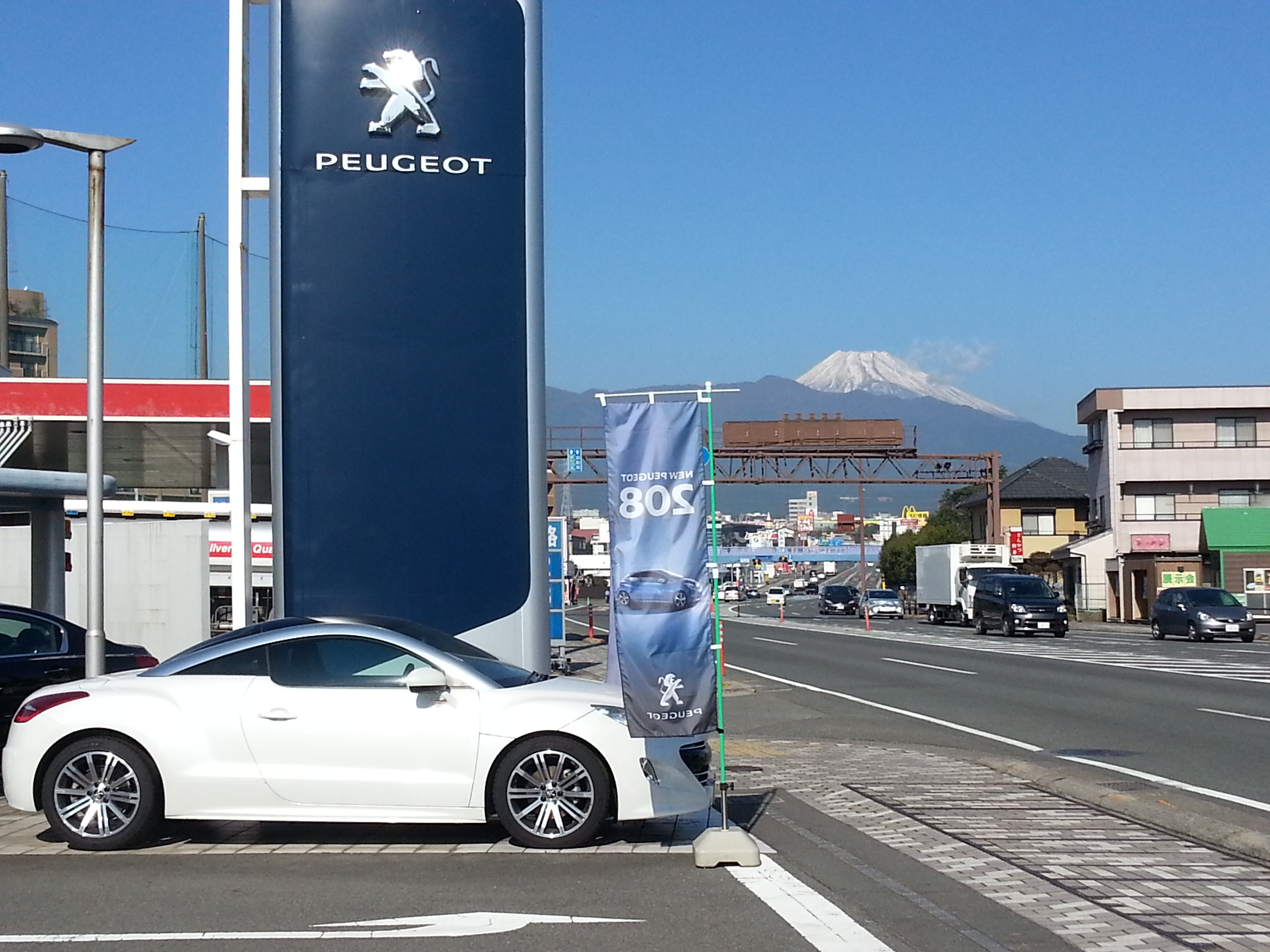 富士山とプジョー沼津とＲＣＺ