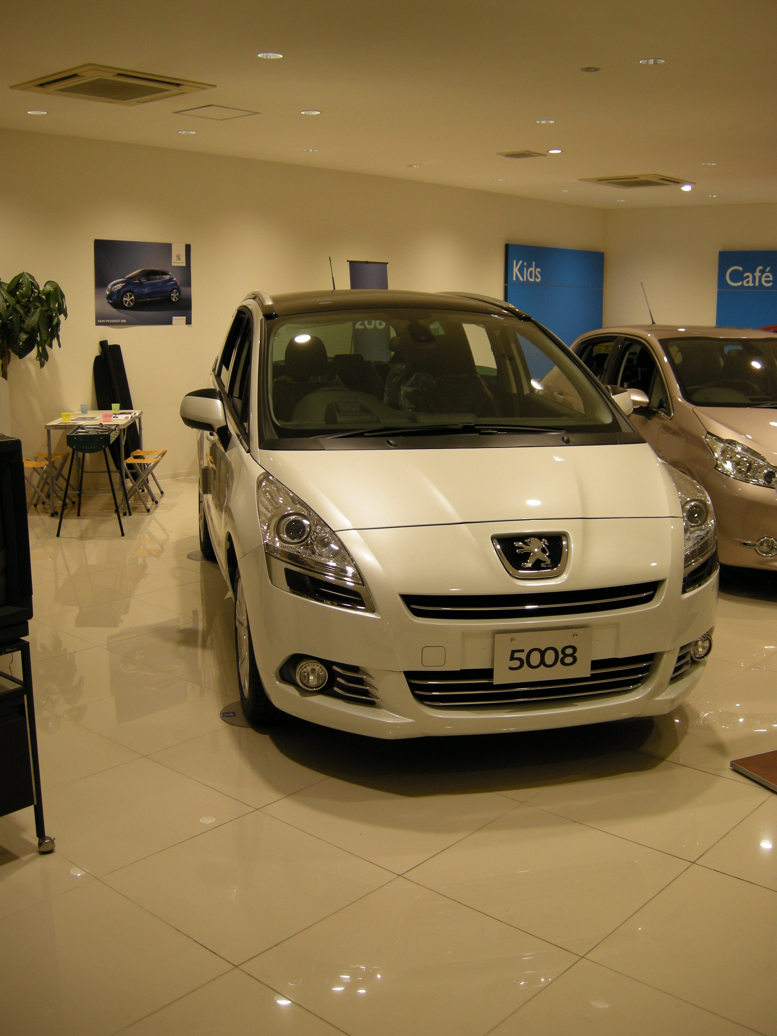 身近なプジョー　その９　～プジョーのミニバン５００８～