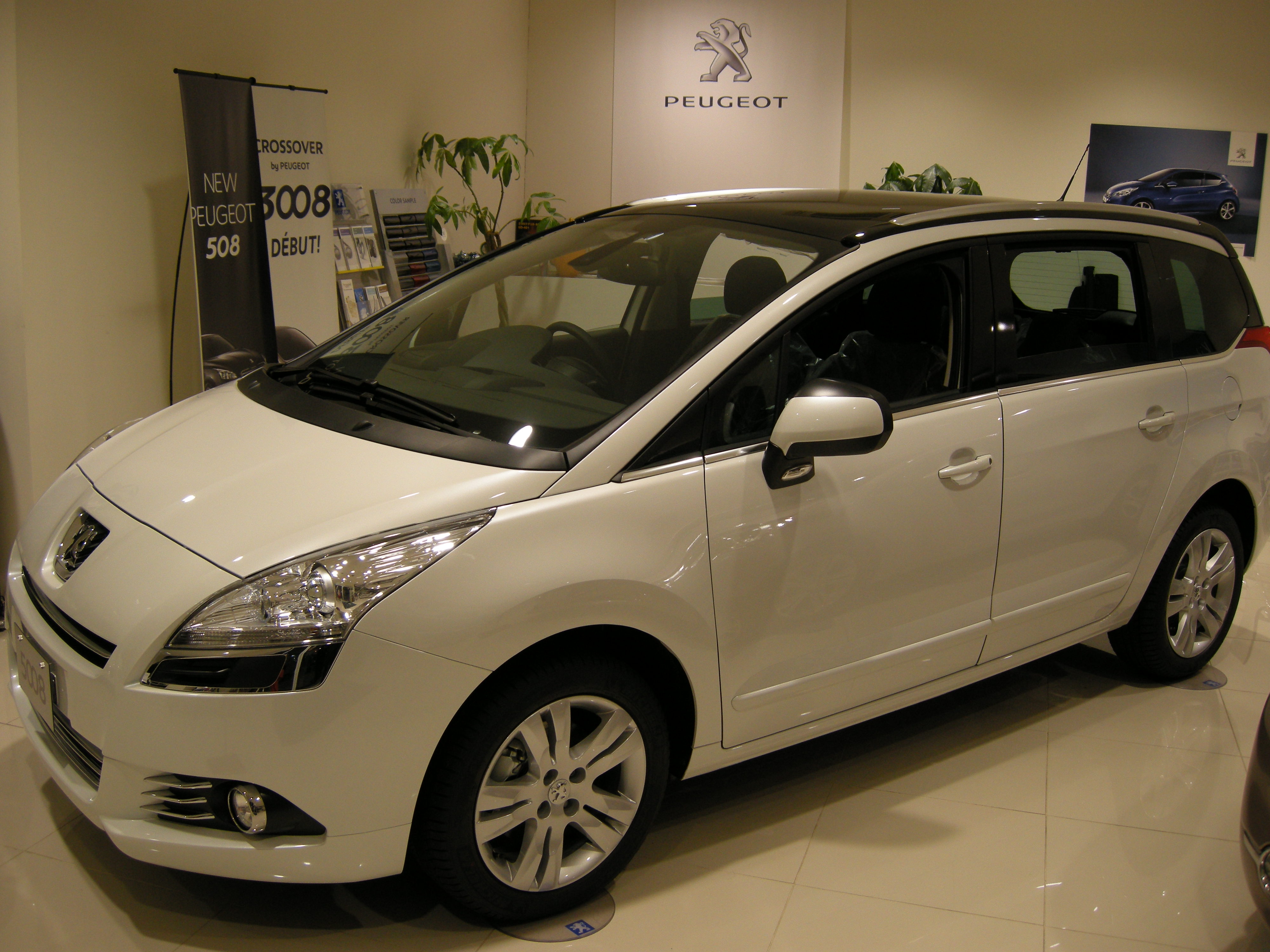 身近なプジョー　その９　～プジョーのミニバン５００８～